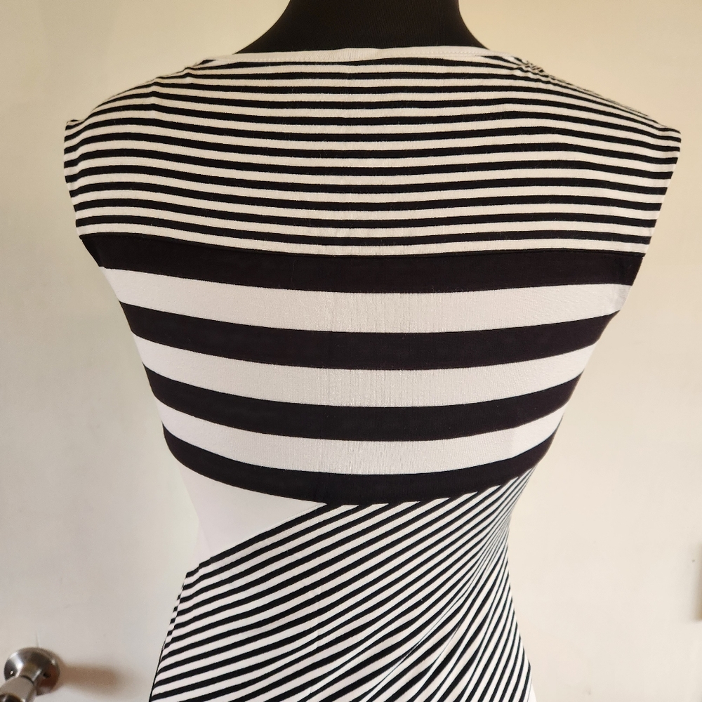 Joseph Ribkoff Black and White Striped Sheath Dress Size 6 - Picture 5 of 9